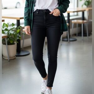 Celebrity Pink Women's Black Skinny Jeans